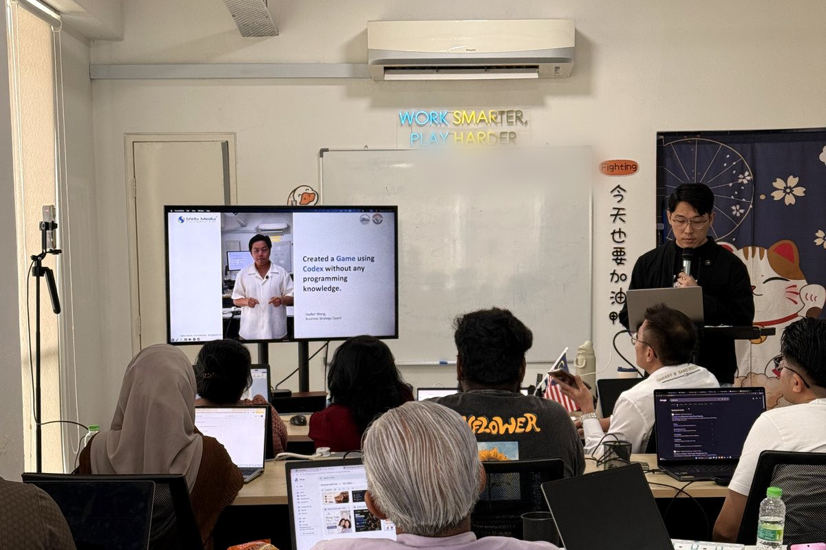 Trainer presenting to participants during a Stelix two-day AI automation workshop